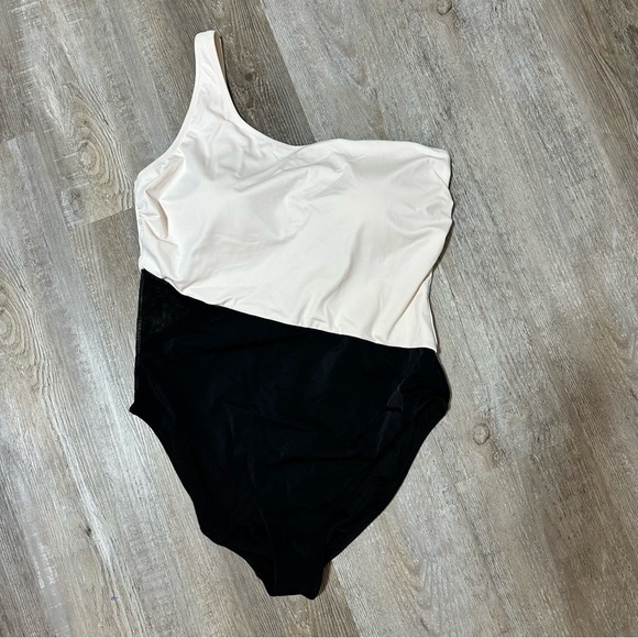 Swimsuits For All black white color block one shoulder one piece swimsuit sz 16 - Picture 3 of 9